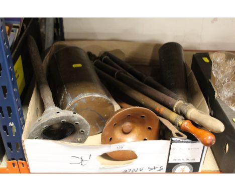 A SMALL QUANTITY OF ASSORTED TOOLS AND METALWARE TO INCLUDE POSHERS