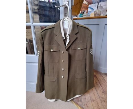 A SERGEANTS ARMY UNIFORM COMPRISING TUNIC JACKET, TROUSERS AND SHIRT