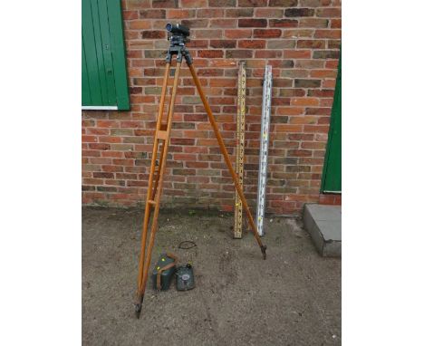 A HILGER WATTS SURVEYORS LEVEL WITH TRIPOD AND SURVEYORS STAFFS