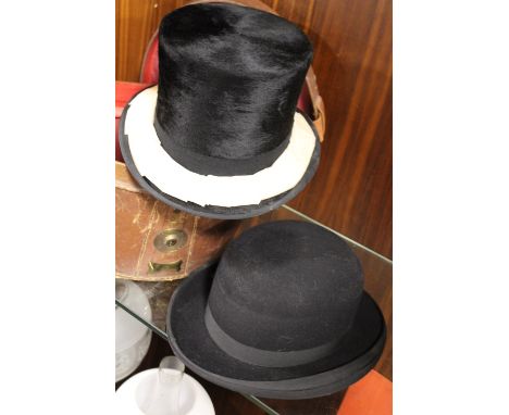 THREE VINTAGE HATS TO INCLUDE A TOP HAT AND A BOWLER HAT IN A LEATHER HAT BOX