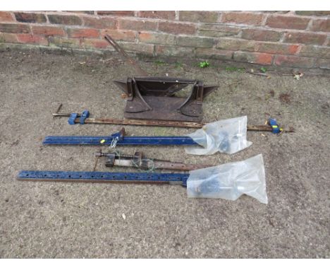 A SELECTION OF WOODWORKERS SASH CLAMPS AND A CAST IRON UNIVERSAL N04 MITRE CUTTER