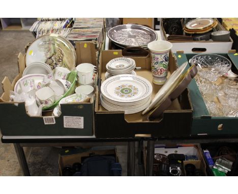 THREE TRAYS OF CERAMIC AND GLASS TO INCLUDE CAFE WINKLE RETRO DINER WARE POOLE POTTERY VASE AND PLATES ETC