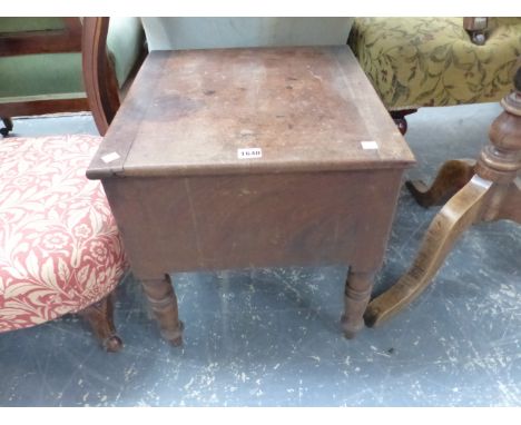 A VICTORIAN&nbsp; MAHOGANY COMMODE WITH WHITE CERAMIC LINER, THE NEAR SQUARE HINGED LID ABOVE BALUSTER LEGS