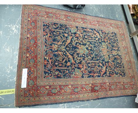 AN ANTIQUE PERSIAN MAHAL RUG.  188 x 138Cms