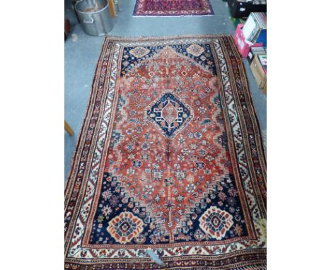 AN ANTIQUE PERSIAN SHIRAZ RUG 247 x 154cm