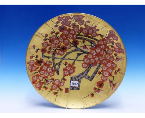 A JAPANESE GOLD GROUND DISH PAINTED WITH FLOWERING CHERRY, A TWO CHARACTER MARK (KIZAN?) BY THE TRUNK, THE GREEN BACK WITH AN