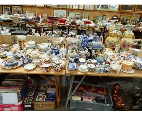 A QUANTITY OF VARIOUS VICTORIAN AND LATER CHINA WARES TO INCLUDE BLUE AND WHITE, TEAPOTS, MASONS GINGER JAR, A ROYAL STAFFORD