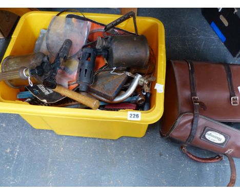 A QUANTITY OF VARIOUS TOOLS AND A HENSELL AND SONS BOWLS 