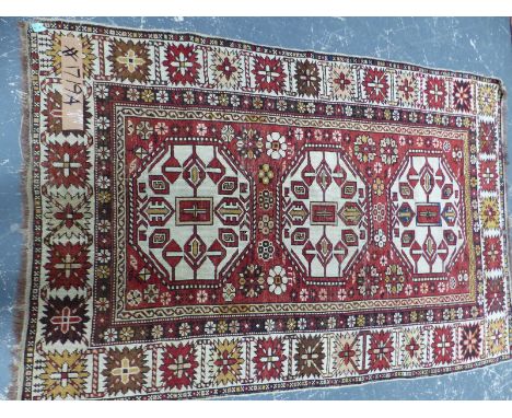 AN ANTIQUE CAUCASIAN RUG, 160 x 98 cm