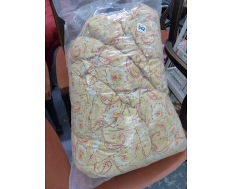 A VINTAGE QUILT. 