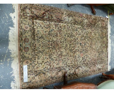 AN ORIENTAL PRAYER RUG WITH VASE AND BIRD MOTIFS  195 x 125cm