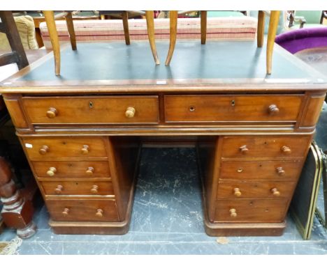 A VICTORIAN MAHOGANY PEDESTAL DESK, THE LEATHERETTE INSET TOP WITH TWO APRON DRAWERS, FOUR DRAWERS ON PLINTH FEET FLANKING TH