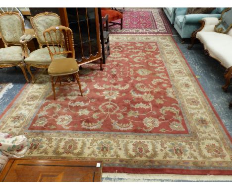 AN ORIENTAL CARPET OF CLASSIC PERSIAN DESIGN 363 x 268cm