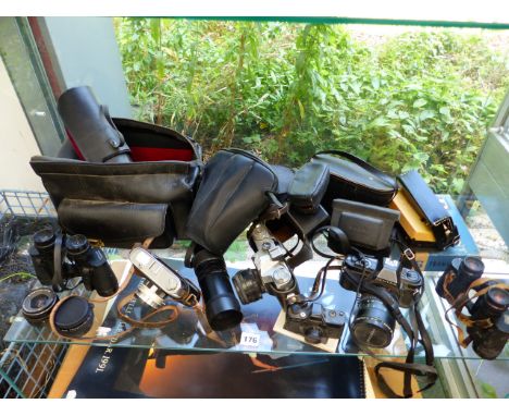 A COLLECTION OF VINTAGE AND OTHER CAMERAS TOGETHER WITH VARIOUS BINOCULARS  TO INCLUDE, PENTAX P30, AUTO 110 SYSTEM.  A ZENIT