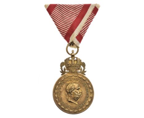 17 Gran Medaglia al merito militare di Francesco Giuseppe I con nastro per meriti di guerra argento dorato, sul contorno punz
