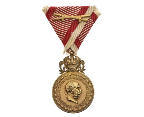 18 Gran Medaglia al merito militare di Francesco Giuseppe I con nastro per meriti di guerra e spade argento dorato, sul conto