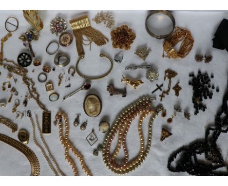 Assorted costume jewellery including faux pearls, brooches, pendants, bangle, rings etc