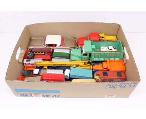 Diecast: A collection of assorted vintage and modern unboxed diecast vehicles to include: Mira, Corgi, Days Gone, EFE, Matchb