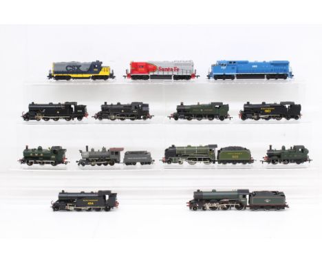 Model Railway: A collection of thirteen unboxed model railway, OO Gauge and HO Scale locomotives to comprise: Bachmann, Hornb