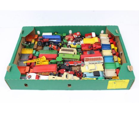Diecast: A collection of assorted vintage and modern unboxed diecast vehicles to include: Dinky, Matchbox, US Model Mint and 