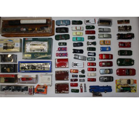 Diecast: A collection of assorted boxed modern diecast vehicles to include: Corgi, Matchbox and Days Gone, together with a co