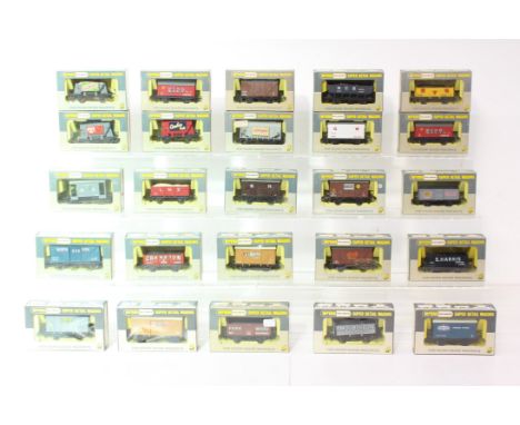 Wrenn: A collection of twenty-five Wrenn Railways OO Gauge model railway rolling stock wagons. Boxed. Original boxes. Good co