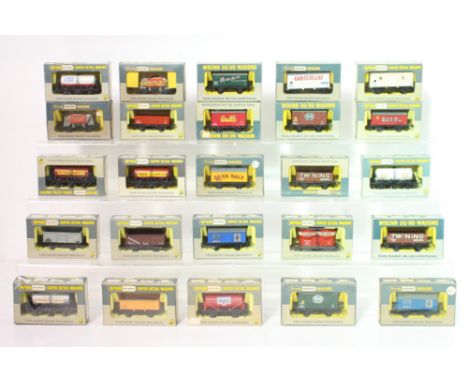 Wrenn: A collection of twenty-five Wrenn Railways OO Gauge model railway rolling stock wagons. Boxed. Original boxes. Good co