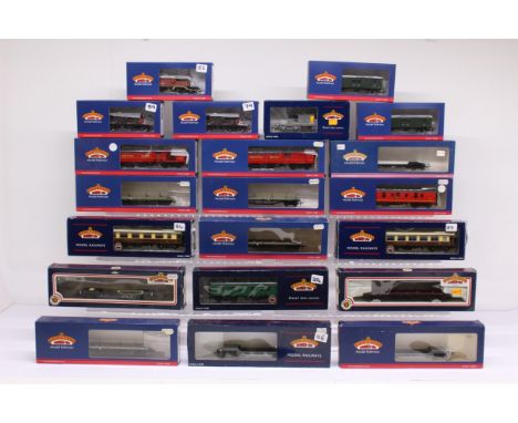 Bachmann: A collection of approx. twenty boxed Bachmann OO Gauge rolling stock wagons and coaches. Original boxes, general we