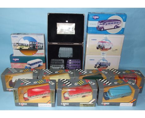 Corgi Buses, including HP0434005 Harry Potter Knight Bus, Limited Edition of 2000, 97106, 97193, 97051, 97101, 97189 and othe