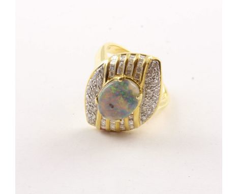 OPAL-RING, 750/ooo Gelbgold, besetzt mit einer Opaltriplette und Brillanten von zusammen ca.0,7 ct., RG 54, 11,1g 