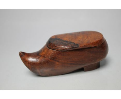 A ROSEWOOD SHOE SNUFF BOX IN THE FORM OF A CLOG, with hinged lid, W 8.5 cm
