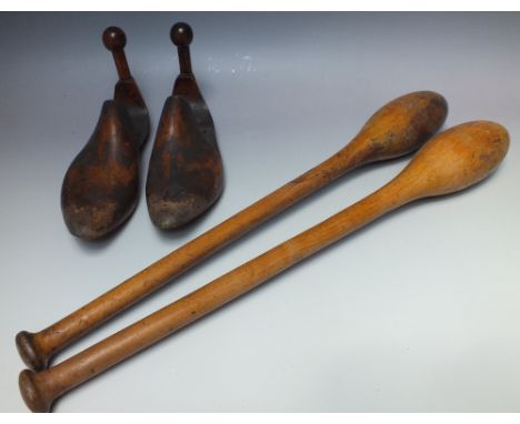 A PAIR OF VINTAGE TURNED WOODEN EXERCISE CLUBS, L 58.5 cm, together with a pair of vintage hinged wooden shoe trees