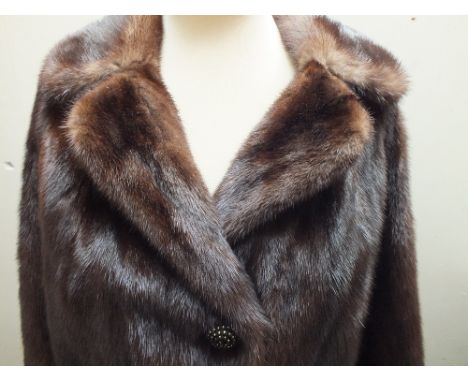 A LADIES VINTAGE MINK FUR COAT, fully lined with internal ties and pocket, hook fastening with two fabric covered 'display' b