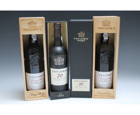 1 WOODEN CASED BOTTLE OF TAYLOR'S VARGELLAS 2001 VINTAGE PORT TOGETHER WITH A 2002 EXAMPLE AND 1 BOTTLE OF TAYLOR'S 20 YEAR O