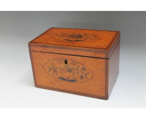 A GEORGE III SATINWOOD TEA CADDY, with floral vignette to the lid, W 18.5 cm