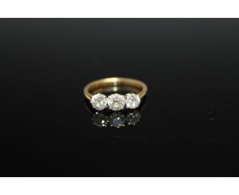 A HALLMARKED 18 CARAT THREE STONE DIAMOND RING,  the central brilliant cut diamond measuring approx 5 mm, ring size M 1/2