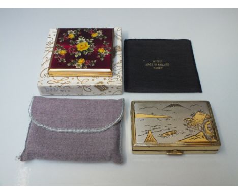 A BOXED VINTAGE KIGU OF LONDON LADIES POWDER COMPACT, floral panel to the lid and engine turned decoration to the reverse, to