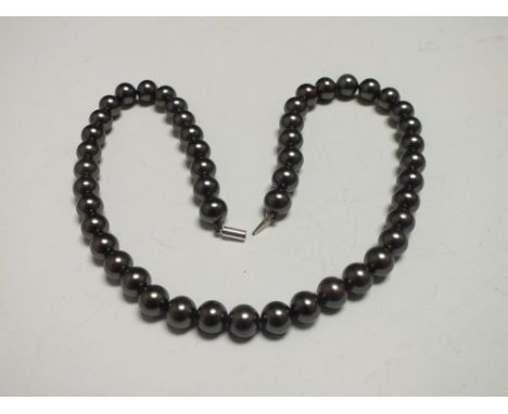 A CIRO SINGLE STRAND TAHITIAN PEARL NECKLACE, having 9ct white gold clasp, L 41 cm