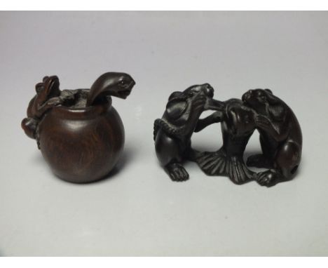 A CARVED WOODEN SIGNED NETSUKE IN THE FORM OF TWO RATS EATING A FISH, W 5.2 cm, together with an articulated netsuke in the f