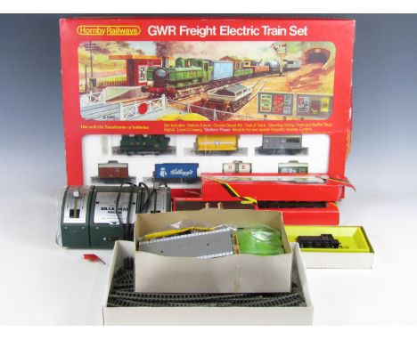 [Model Railway] A model railway set comprising a GWR Freight train set, a boxed Hornby diesel dock shunter, two carriages, a 