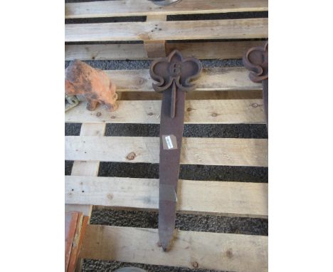 VINTAGE CAST TRACKSIDE MARKER/HOUSE NUMBER 6 APPROX 73CM