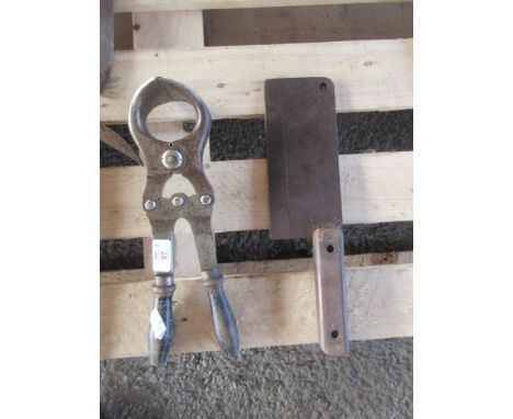 VINTAGE CLEAVER AND A PAIR OF HEAVY NIPS
