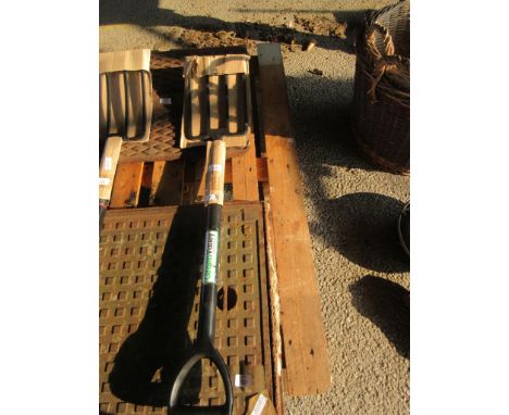 UNUSED GARDEN FORK