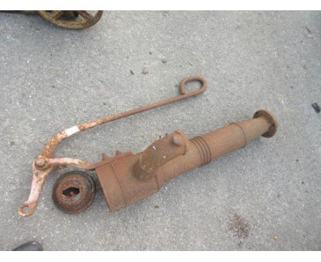 CAST VINTAGE WATER PUMP