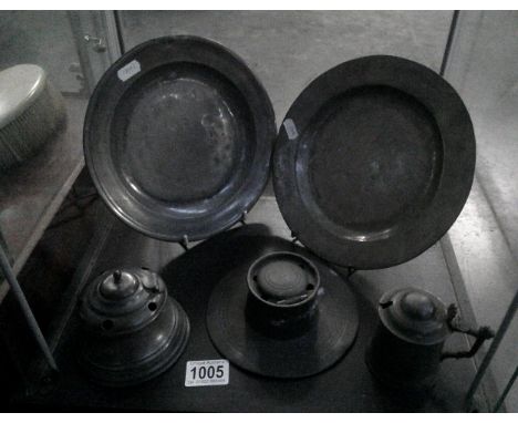 A quantity of pewter including inkwell