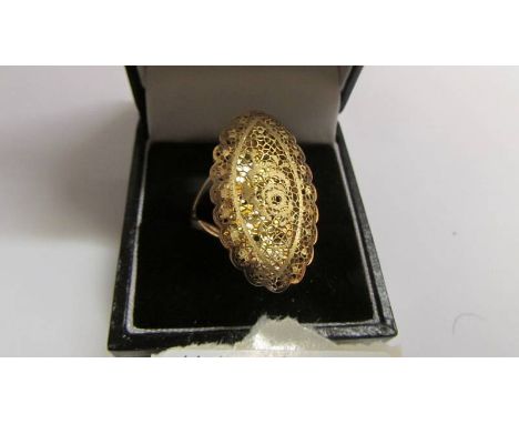 A 9ct gold ring, size S, 3.5 grams.