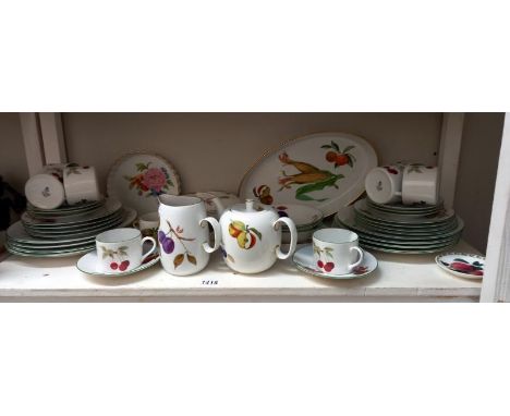 A Royal Worcester Evesham Vale dinner service