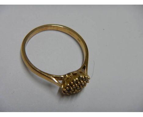 A 9ct gold ring, size R, 2.6 grams.