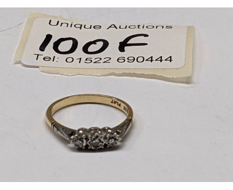 An 18ct gold ring set three good diamonds, size L, 2.4 grams.