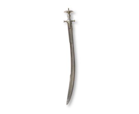 Epée en acier à poignée en argent (tulwar), Inde XIXe siècle A silver-hilted steel sword (tulwar), India, 19th Centurythe ste